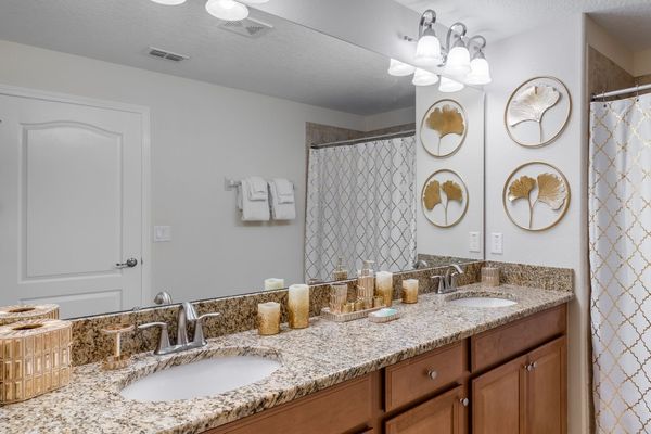 Master King Bathroom 3 Upstairs
Tub and Shower Combo