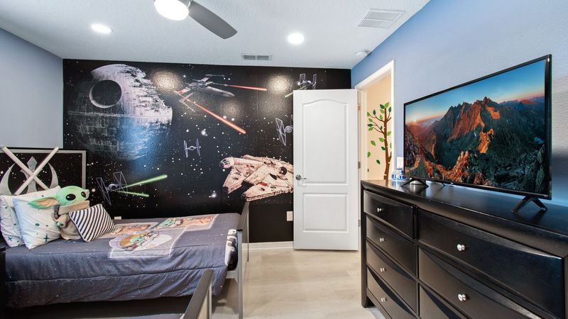 Two Twins Bedroom 4 (Angle)
39" Smart TV