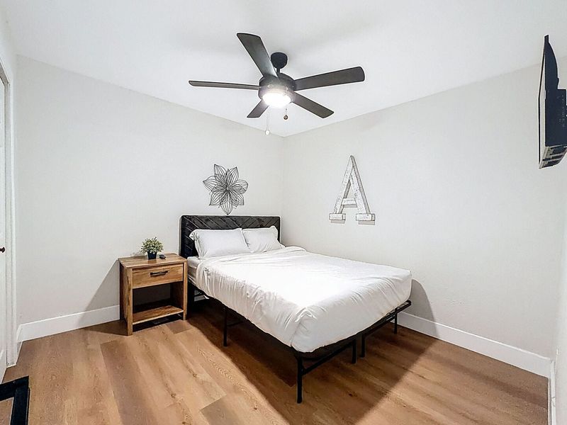 Bedroom 2 - Queen Bed