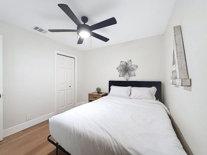 Bedroom 2 - Queen Bed