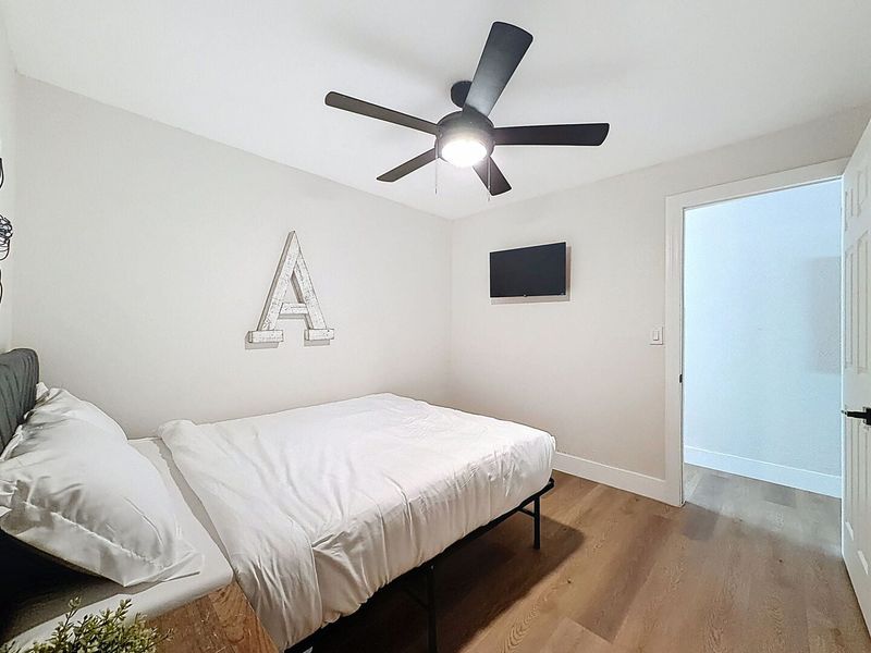 Bedroom 2 - Queen Bed