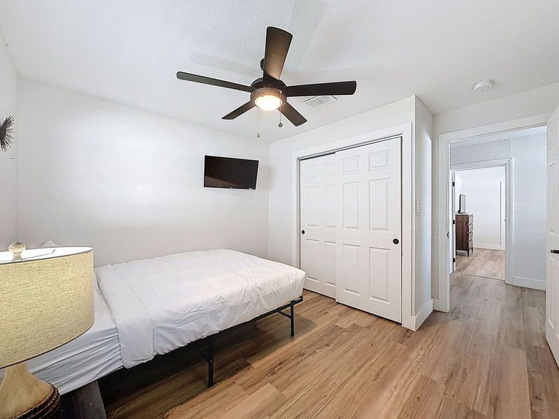 Bedroom 5 - Queen Bed