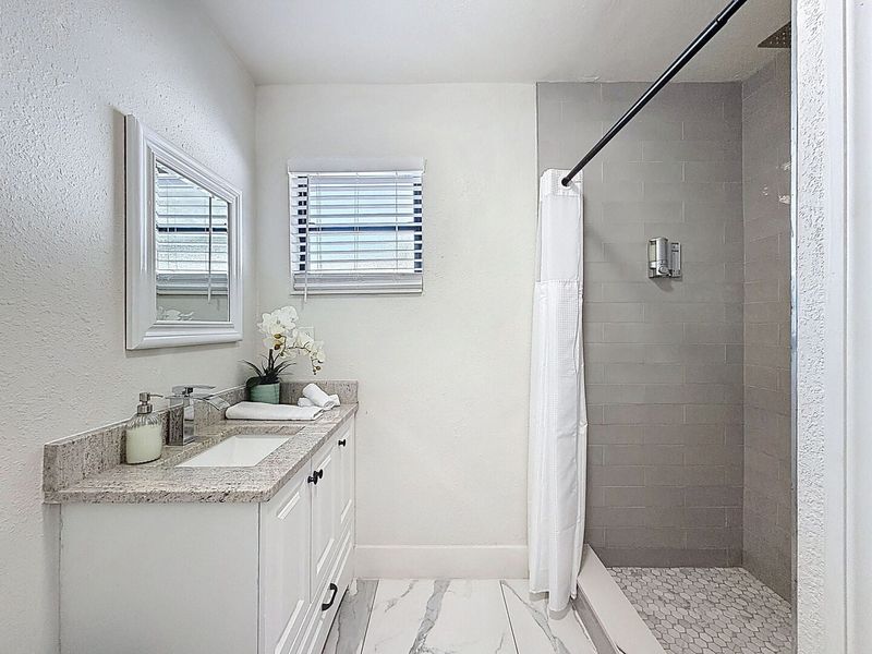 Ensuite to Bedroom 5 - Walk in shower