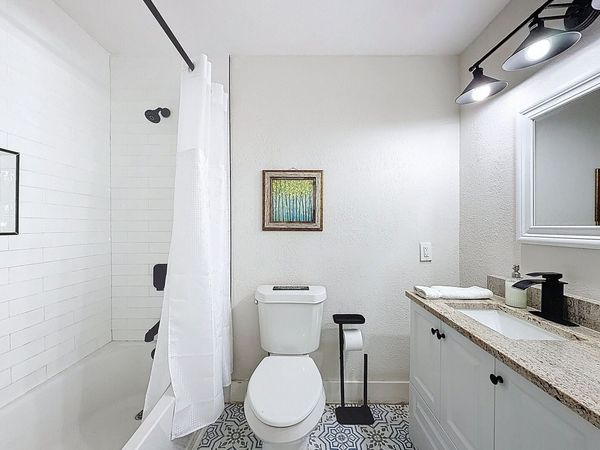 Ensuite bathroom to Second Primary Bedroom - Shower/tub combo