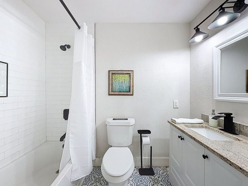 Ensuite bathroom to Second Primary Bedroom - Shower/tub combo
