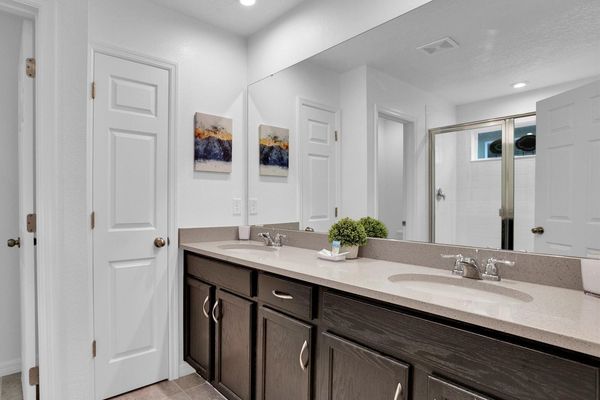 Master King Bathroom 2 Upstairs
Shower