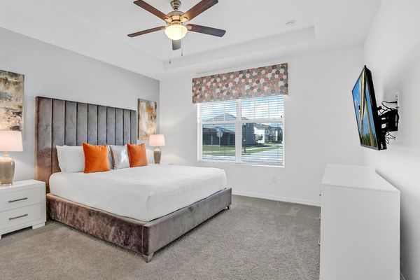 Master King Bedroom 1 Downstairs
Attached Bathroom