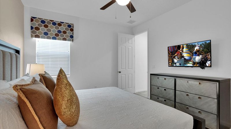 King Bedroom 3 (Angle)
43" Roku TV