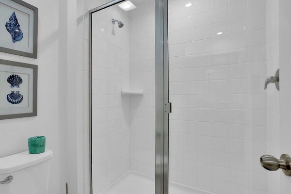 Jack N Jill Bathroom 6 (Angle)
Shower