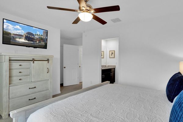 King Bedroom 7 (Angle)
43" Roku TV