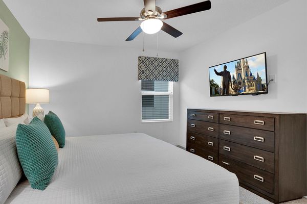 King Bedroom 4 (Angle)
43" Roku TV