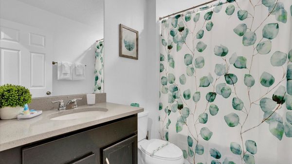 Hall Bathroom 4 Upstairs
Tub/Shower Combo