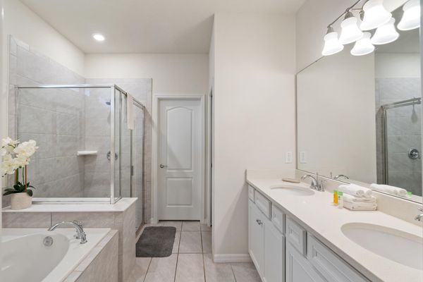 Master King Bathroom 1 Downstairs, Tub and Shower