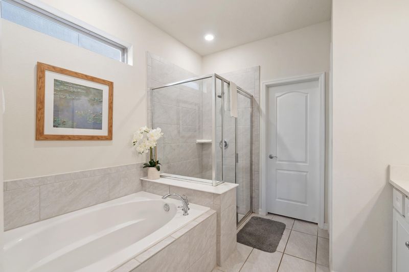 Master King Bathroom 1 Downstairs, Tub and Shower