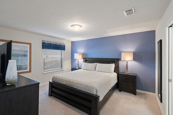 KIng Suite Bedroom 2 Upstairs Attached Bathroom 43" Smart TV