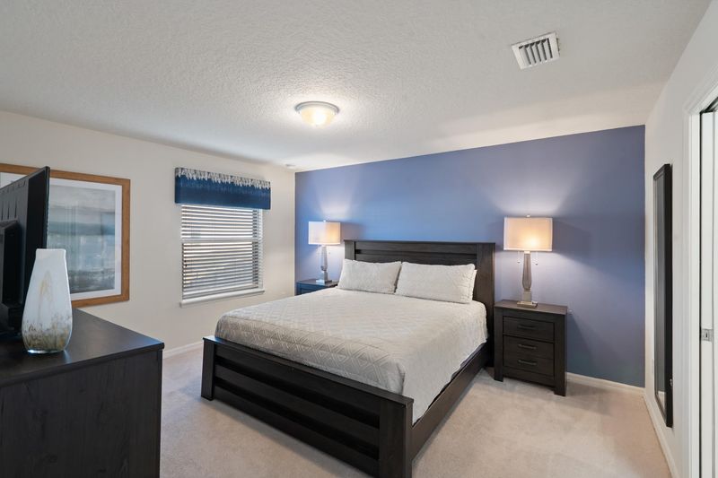 KIng Suite Bedroom 2 Upstairs Attached Bathroom 43" Smart TV