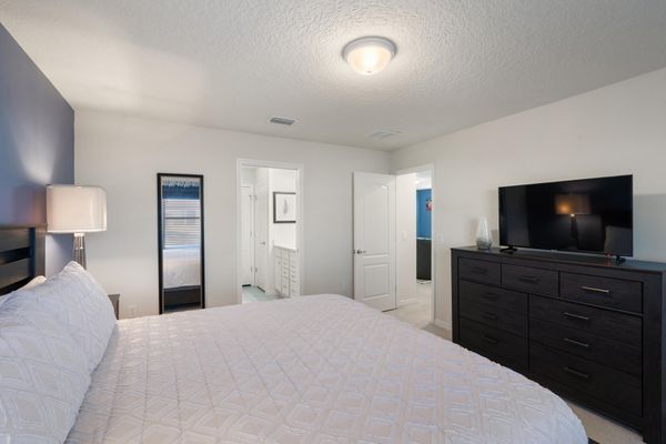 KIng Suite Bedroom 2 Upstairs Attached Bathroom 43" Smart TV