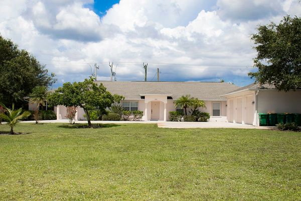 Lovely Rotonda Home