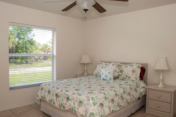 Queen guest bedroom