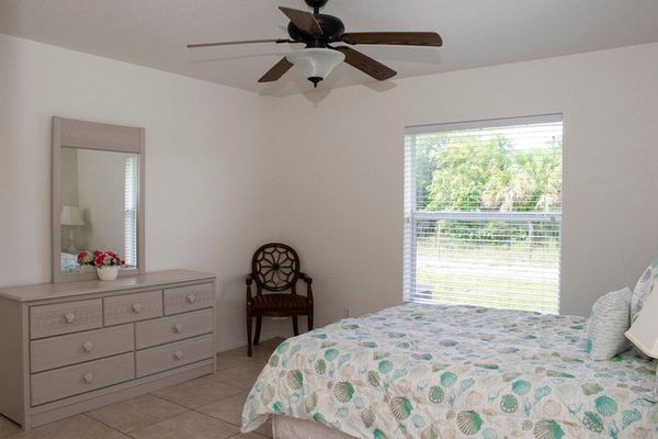 Queen guest bedroom