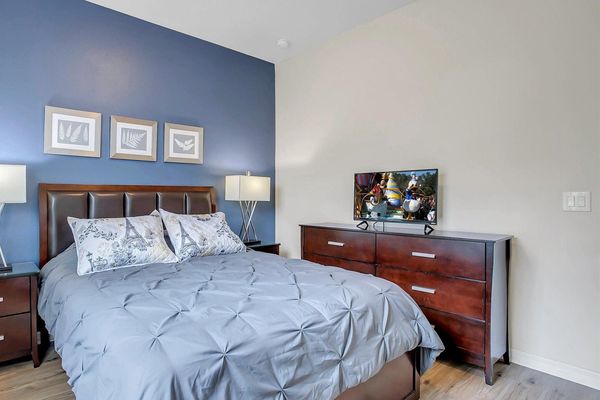 Queen Bedroom 2 (Angle)
32" TV