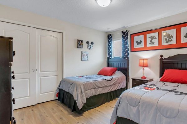 Two Twins Bedroom 6 Upstairs
32" TV
Mickey Theme