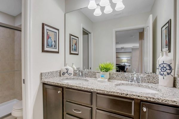 Hall Bathroom 5 Upstairs
Shower