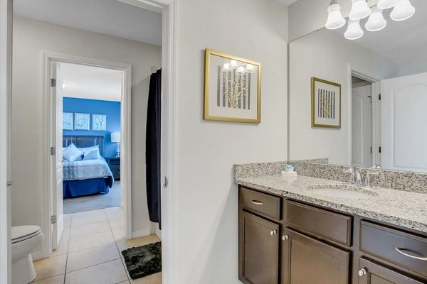 Jack N Jill Bathroom 4 (Angle)
Tub/Shower Combo