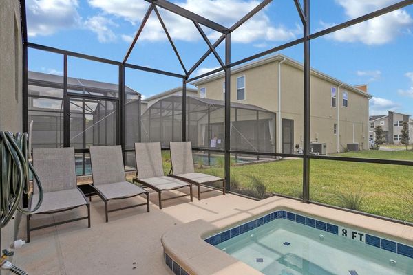 Spa/Pool
Pool Faces North