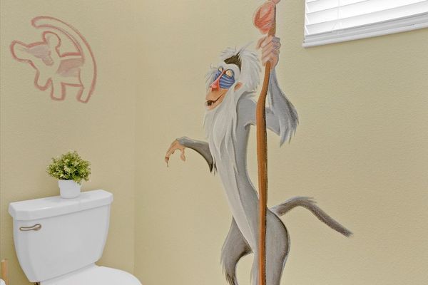 Master King Bathroom 2 
(Angle 2)