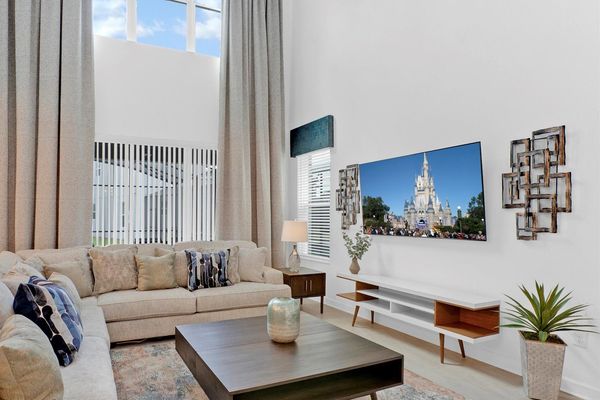 Living Room
70" Smart TV