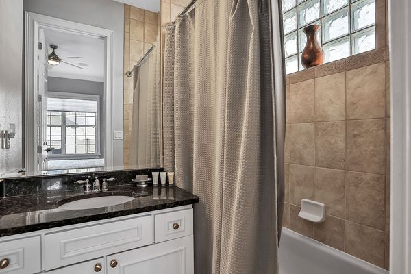 This en suite bathroom has a combined tub and shower