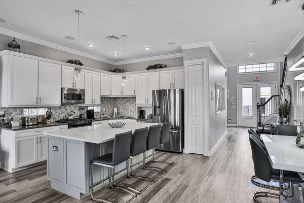 This bright and airy kitchen is fully-equipped with modern furniture and appliances