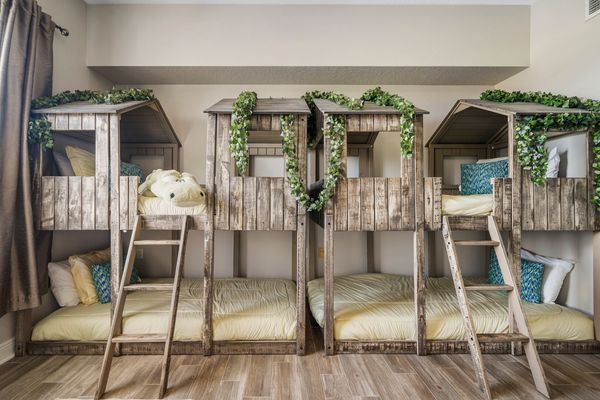 Kids will love their Neverland-themed bedroom with 2x twin/twin bunk beds