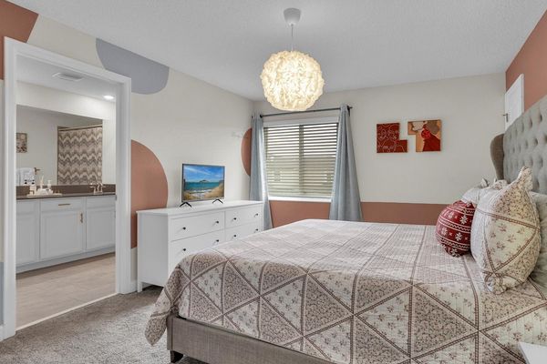 Master King Bedroom 1 (Angle)
32" Smart TV