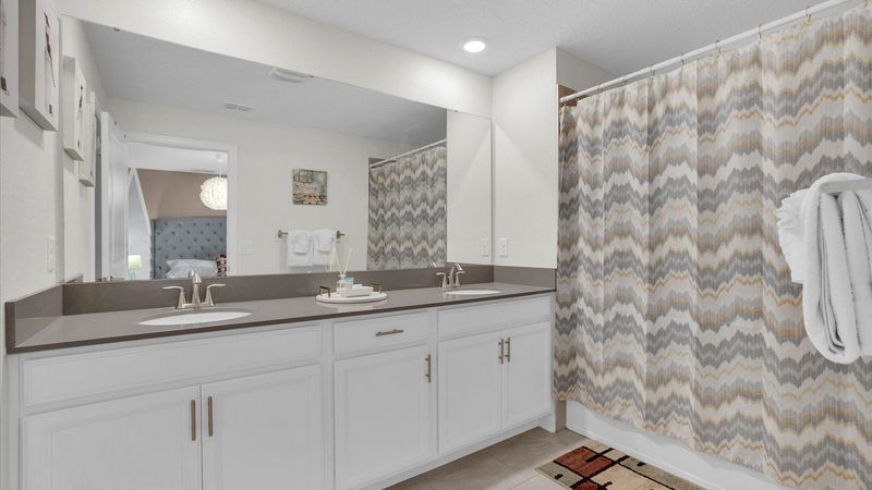 Master King Bathroom 1 Upstairs
Tub/Shower Combo