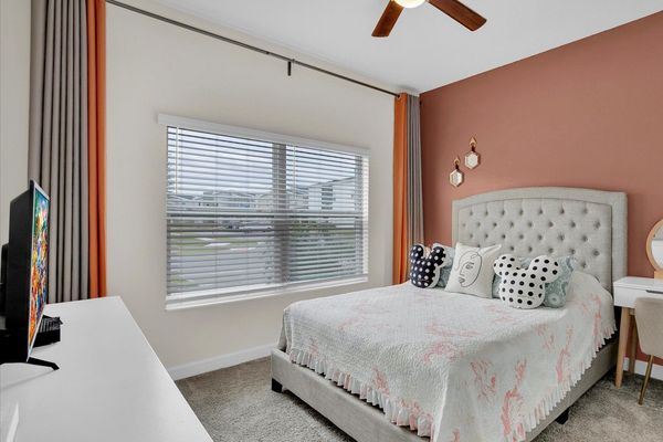 Queen Bedroom 4 Downstairs