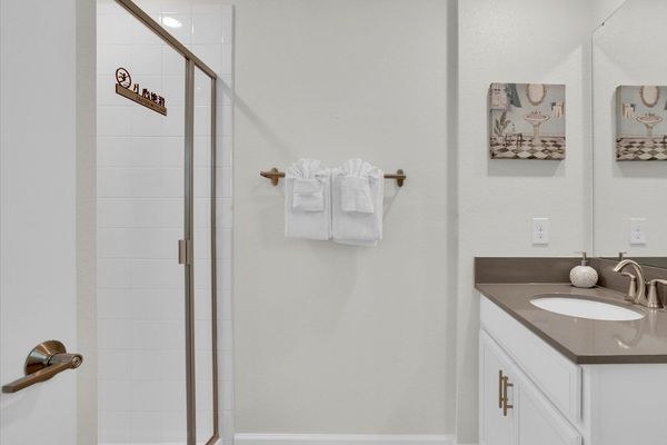 King Suite Bathroom 2 Upstairs
Shower