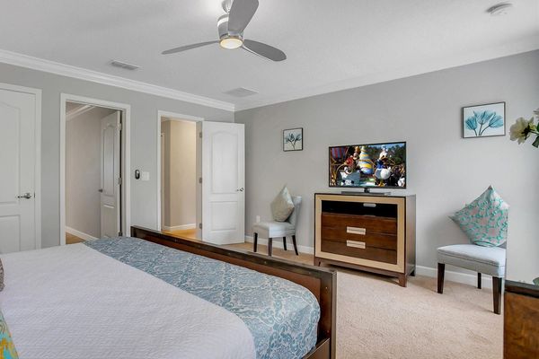Master King Bedroom 1 (Angle)
40" TV, Blu-Ray
