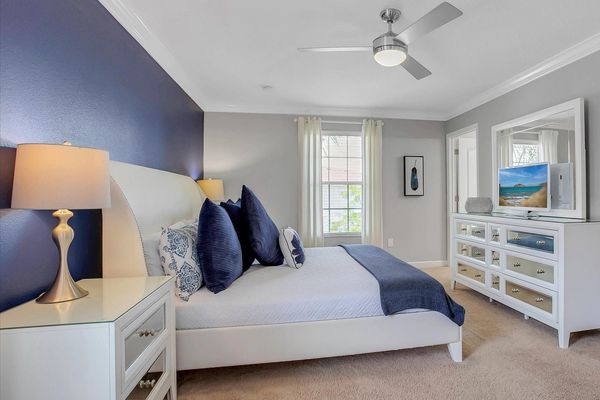 King Suite Bedroom 2 (Angle)
43" Smart TV Blu-Ray
Tv Has been updated since this picture was taken