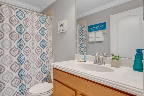 Hall Bathroom 3 Upstairs
Tub/Shower Combo