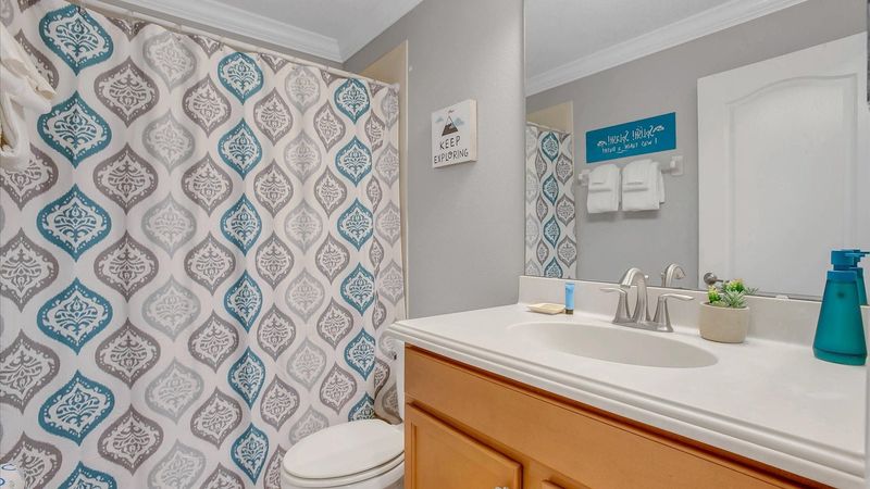 Hall Bathroom 3 Upstairs
Tub/Shower Combo