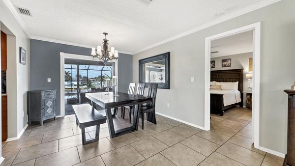 Dining room overlooking the lanai