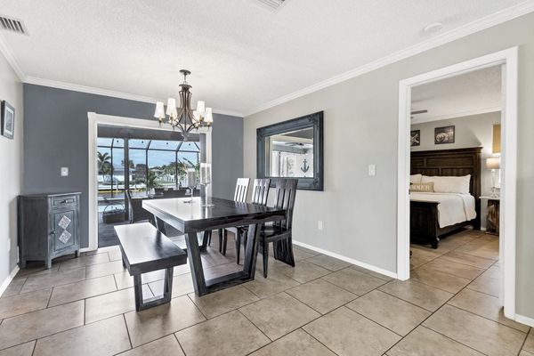 Dining room overlooking the lanai