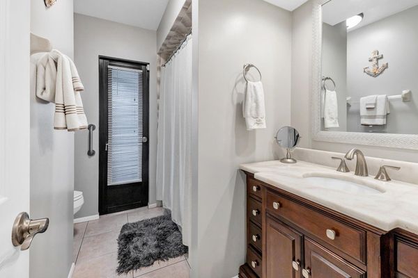 Guest bathroom with lanai access