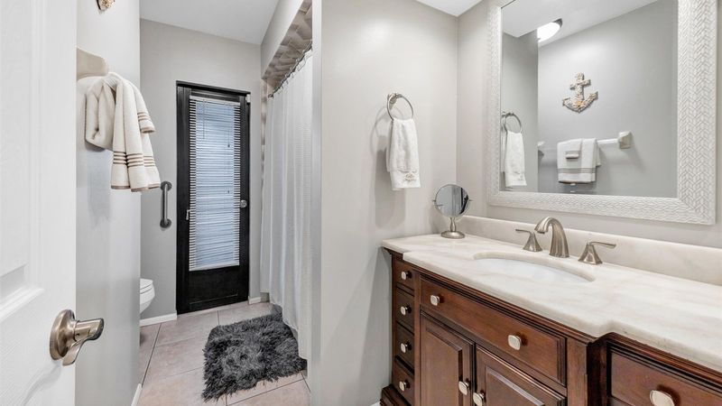 Guest bathroom with lanai access