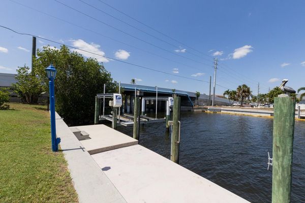 Watch all kinds of fish, birds and wildlife from the boat dock. Dock size 6' x 30' (Boat lift not available)