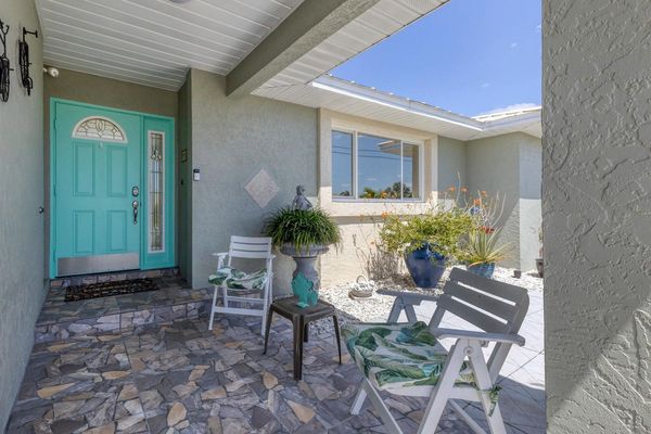 Relax and watch the cars go by in the front