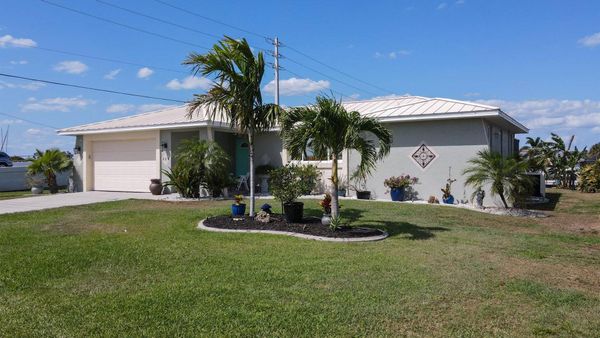 Welcome to the lovely Canal House of Punta Gorda Isles