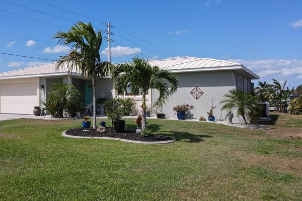 Welcome to the lovely Canal House of Punta Gorda Isles